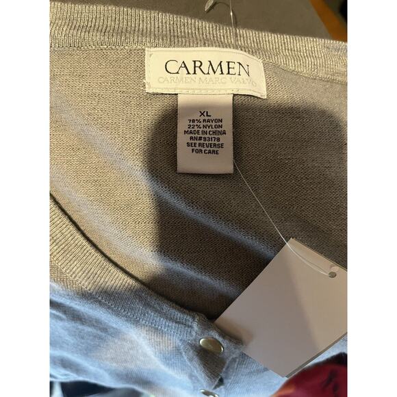 Carmen Marc Valvo Grey Cardigan Lightweight Rayon Gold Snaps New XL - Picture 3 of 5